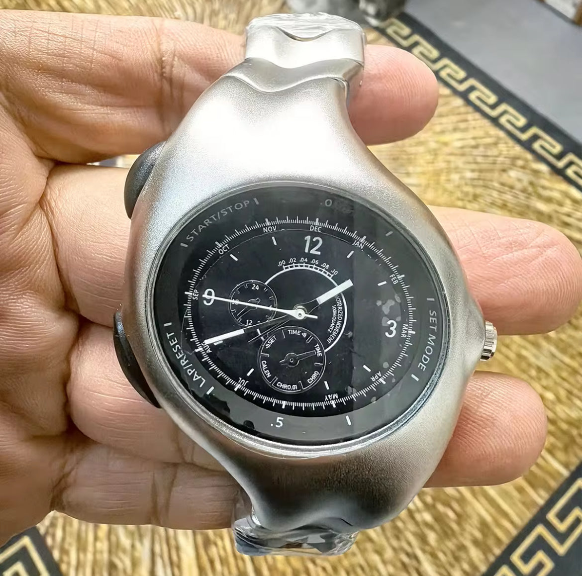 Luxury Vantage Y2K Alabaster Watch - Black/white – Molded Metals