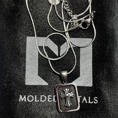 Noir Chrome pendant