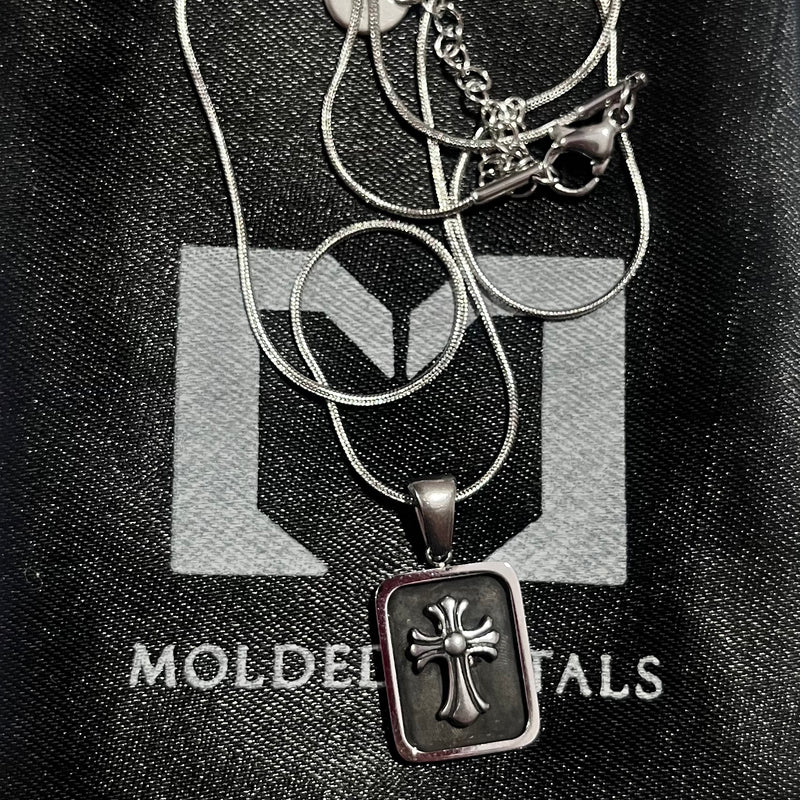 Noir Chrome pendant