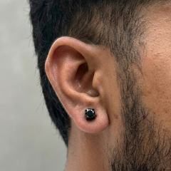 Black Round Stud (Magnetic - Non Pierced)