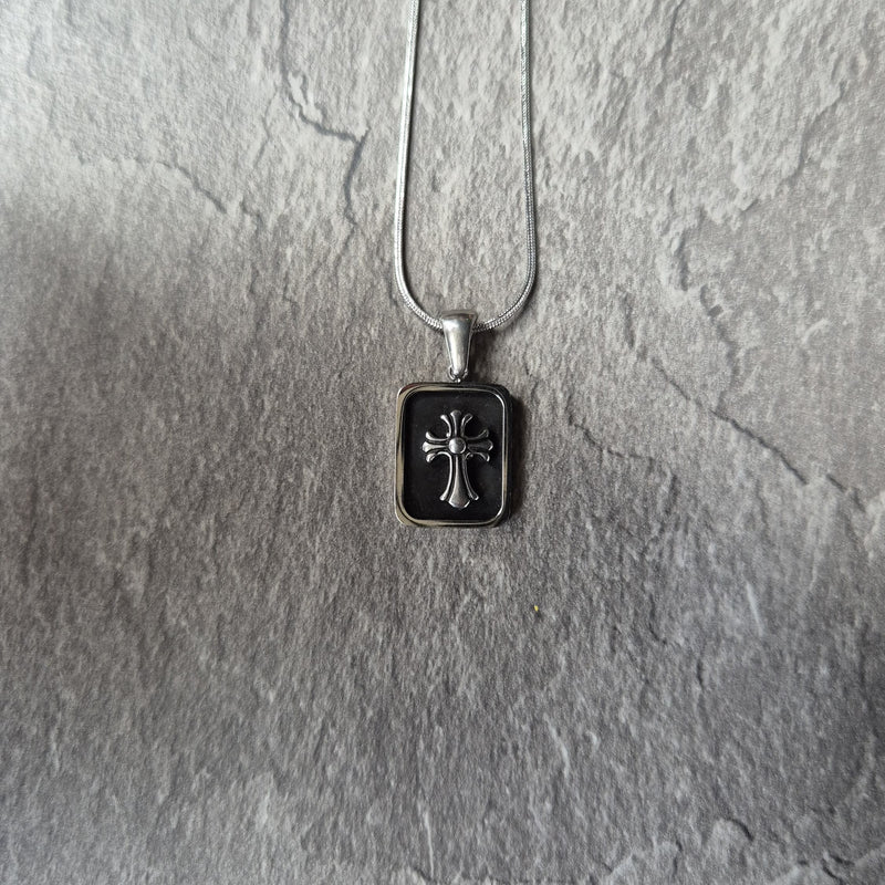 Noir Chrome pendant