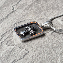 Noir Chrome pendant